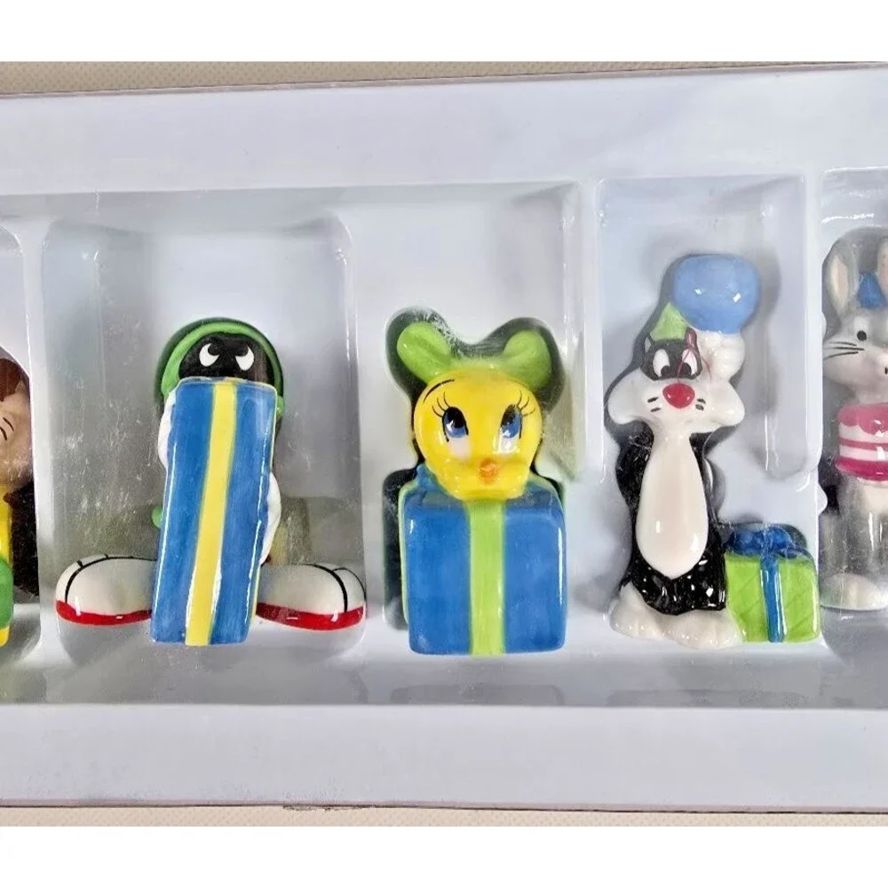 Looney Tunes Birthday Candle Holders Ceramic Set of 6 in Box Cake Topper VTG
